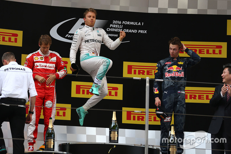 Podium: winner Nico Rosberg, Mercedes AMG F1 Team, second place Sebastian Vettel, Ferrari, third pla