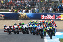 Valentino Rossi, Yamaha Factory Racing op kop bij de start