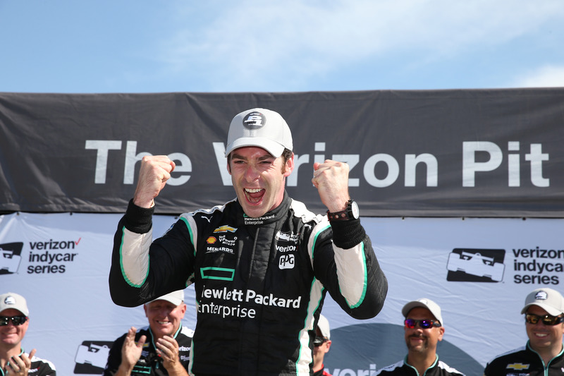 Ganador de la pole Simon Pagenaud, Team Penske Chevrolet