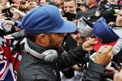 Lewis Hamilton, Mercedes AMG F1 signs autographs for the fans on the drivers parade