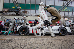 Prove di pit stop: #1 Porsche Team Porsche 919 Hybrid: Timo Bernhard, Mark Webber, Brendon Hartley