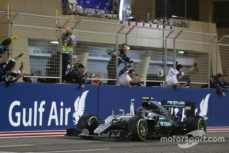 Race winner Nico Rosberg, Mercedes AMG F1