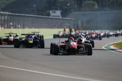 Лэнс Стролл, Prema Powerteam Dallara F312 Mercedes-Benz лидирует