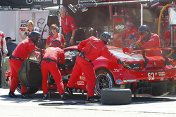 #63 Scuderia Corsa Ferrari 488 GT3: Christina Nielsen, Alessandro Balzan, Jeff Segal, pit action