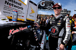 Ganador de la carrera: Kevin Harvick, Stewart-Haas Racing Chevrolet