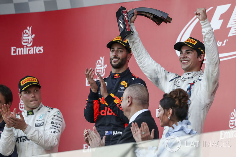 Lance Stroll, Williams celebra en el podium, Daniel Ricciardo, Red Bull Racing y Valtteri Bottas, Me