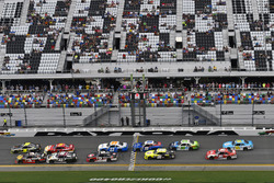 William Byron, JR Motorsports Chevrolet and Ty Dillon, Richard Childress Racing Chevrolet