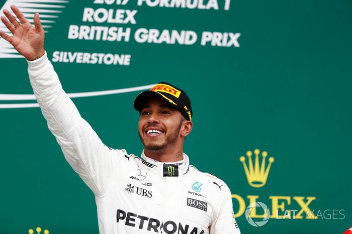 Podio: gandor de la carrera Lewis Hamilton, Mercedes AMG F1 W08