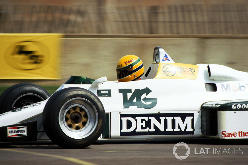 Ayrton Senna prueba el  Williams FW08C por primera vez