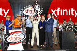 Campeón 2016 y ganador de la carrera, Daniel Suárez, Joe Gibbs Racing Toyota