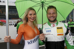 #50 YACO Racing, Audi R8 LMS: Philip Geipel, Rahel Frey mit Gridgirl