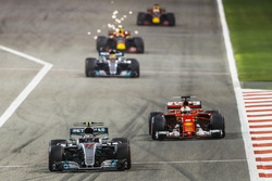 Валттери Боттас, Mercedes AMG F1 W08, Себастьян Феттель, Ferrari SF70H, Льюис Хэмилтон, Mercedes AMG
