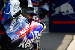Les logos Honda sur la carrosserie de la Toro Rosso STR13