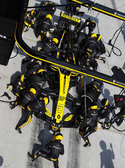 Nico Hulkenberg, Renault Sport F1 Team R.S. 18, makes a pit stop