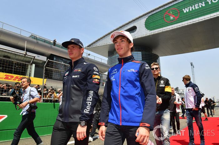 Max Verstappen, Red Bull Racing y Pierre Gasly, Scuderia Toro Rosso  en el desfile de pilotos
