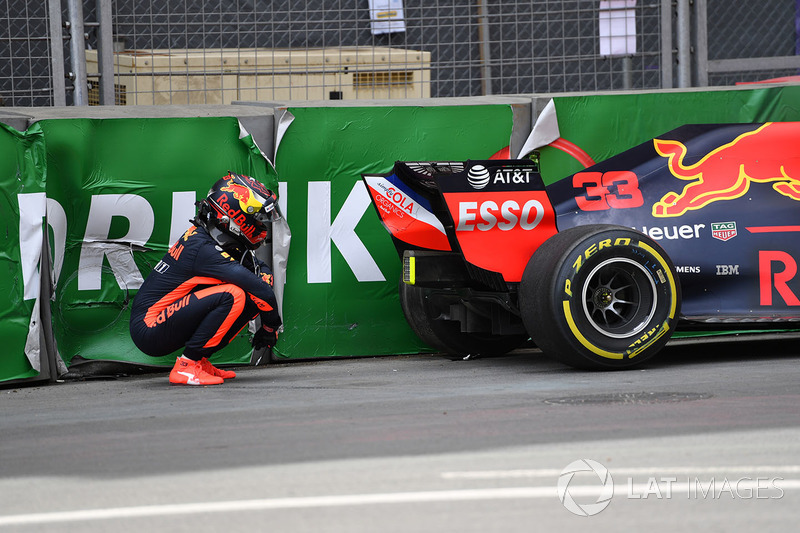 Max Verstappen, Red Bull Racing RB14 crashes