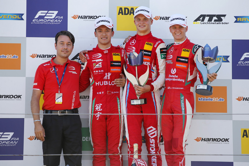 Podio: il vincitore della gara Ralf Aron, PREMA Theodore Racing Dallara F317 - Mercedes-Benz, il secondo classificato Guanyu Zhou, PREMA Theodore Racing Dallara F317 - Mercedes-Benz, il terzo classificato Mick Schumacher, PREMA Theodore Racing Dallara F317 - Mercedes-Benz