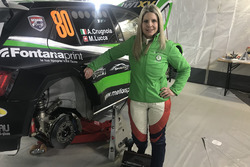 Moira Lucca in posa con la Skoda Fabia R5 del Metiorsport.it
