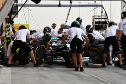 Arrêt au stand pour Valtteri Bottas, Mercedes-AMG F1 W09 EQ Power+