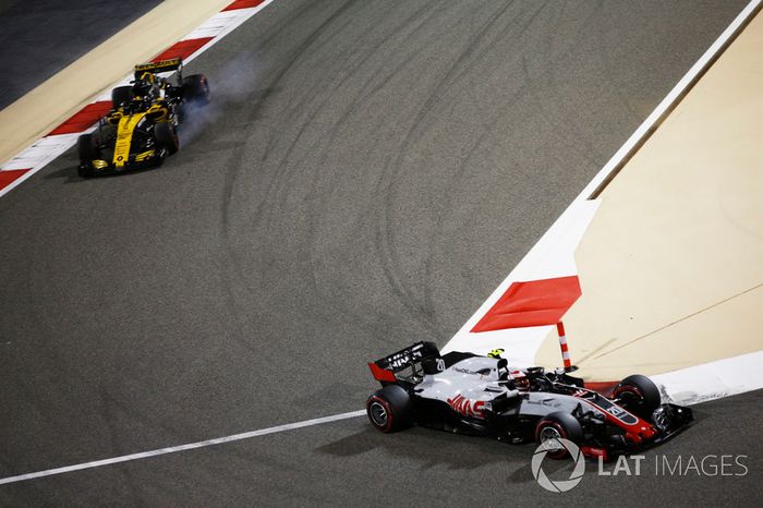 Kevin Magnussen, Haas F1 Team VF-18 Ferrari, y Nico Hulkenberg, Renault Sport F1 Team R.S. 18