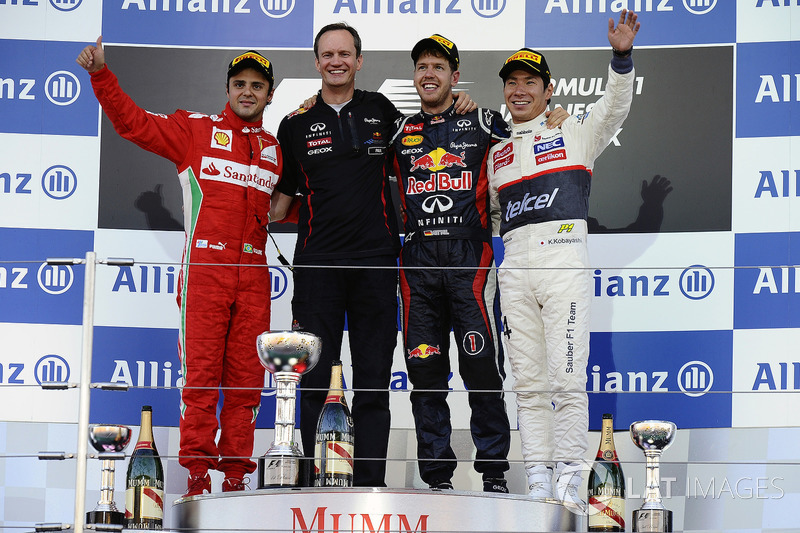 Podio: segundo lugar Felipe Massa, Ferrari, Paul Monaghan, Red Bull Racing jefe de ingenieros, ganador de la carrera  Sebastian Vettel, Red Bull Racing y tercer lugar Kamui Kobayashi, Sauber