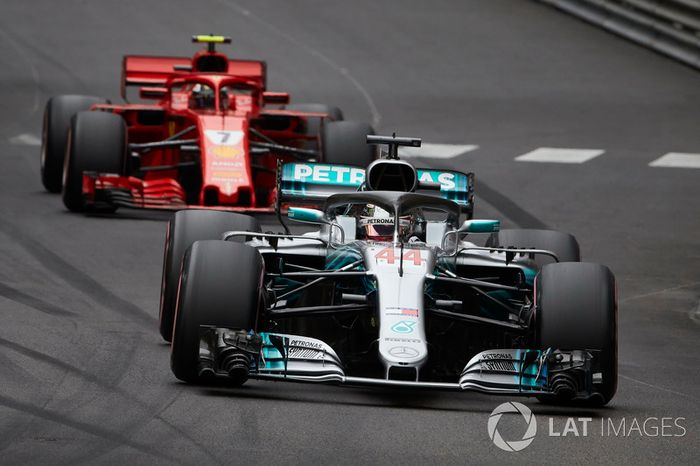 Lewis Hamilton, Mercedes AMG F1 W09, leads Kimi Raikkonen, Ferrari SF71H
