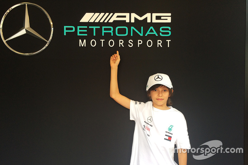 Andrea Kimi Antonelli dentro del motorhome Mercedes AMG F1