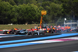 Льюіс Хемілтон, Mercedes-AMG F1 W09 попереду Себастьяна Феттеля, Ferrari SF71H та Валттері Боттаса, Mercedes-AMG F1 W09