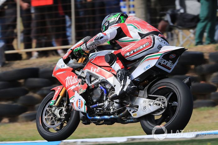 Eugene Laverty, Milwaukee Aprilia, daño por la caída
