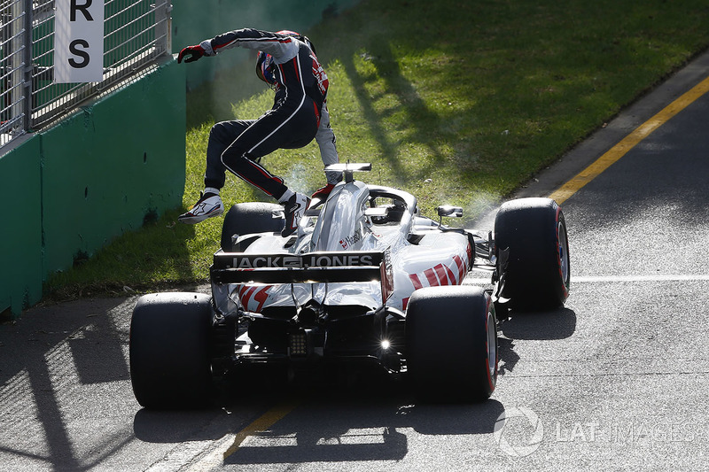 Romain Grosjean, Haas F1 Team VF-18 Ferrari, jumps out of his car and retires from the race