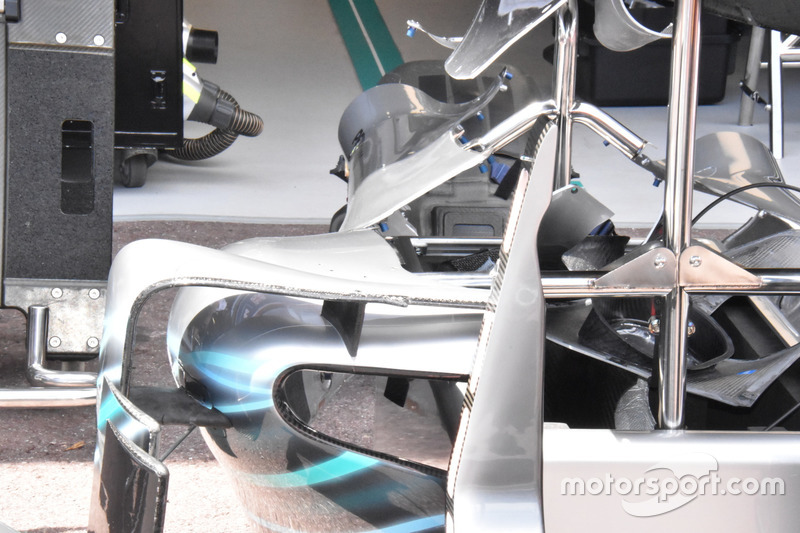 Mercedes-AMG F1 W09 side pods