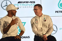 Lewis Hamilton, Mercedes-AMG F1, Andy Cowell, Mercedes AMG High Performance Powertrains Managing Dir