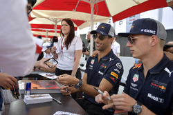 Daniel Ricciardo, Red Bull Racing ve Max Verstappen, Red Bull Racing imza seansında