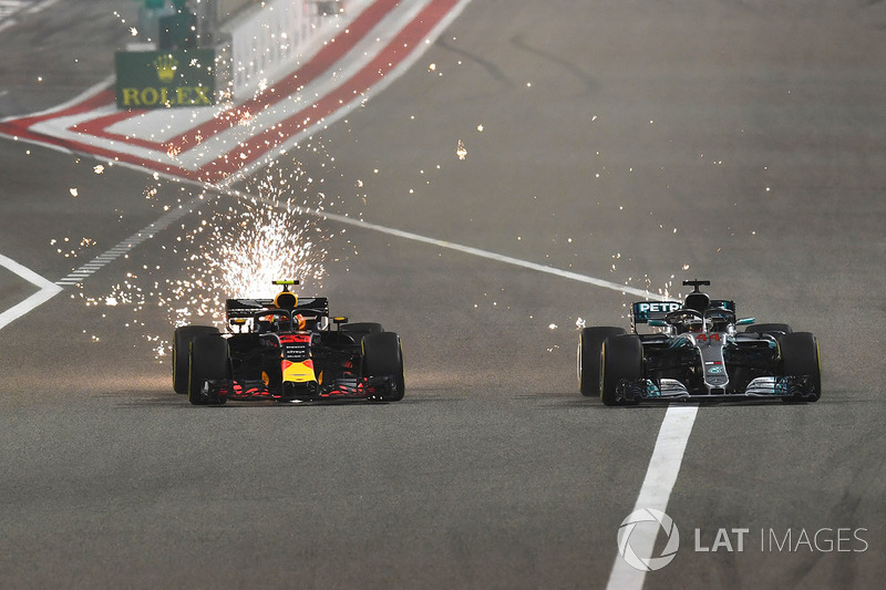 Max Verstappen, Red Bull Racing RB14 and Lewis Hamilton, Mercedes-AMG F1 W09 EQ Power+ battle