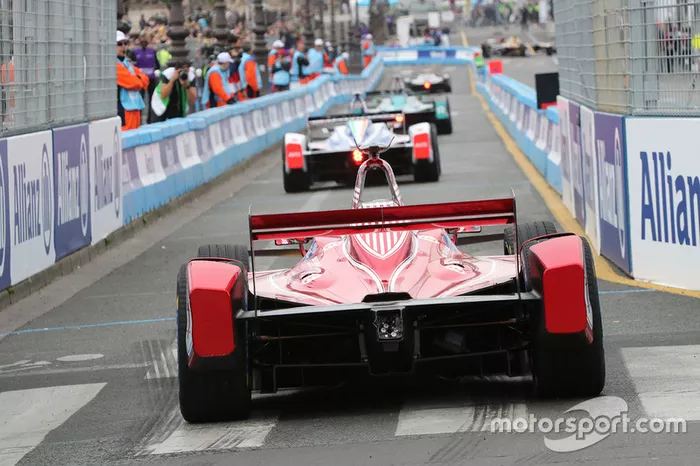 Acción en pits