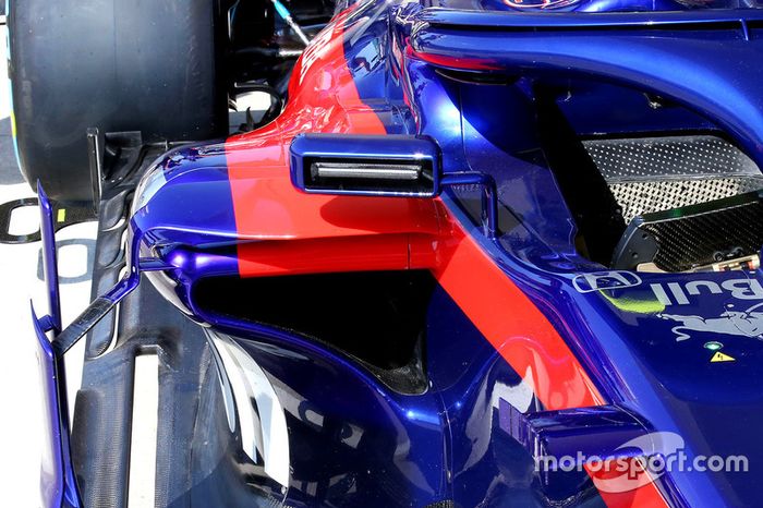 Retrovisor del Toro Rosso STR13