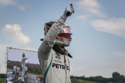 Lewis Hamilton, Mercedes AMG F1 W09 celebrates pole position