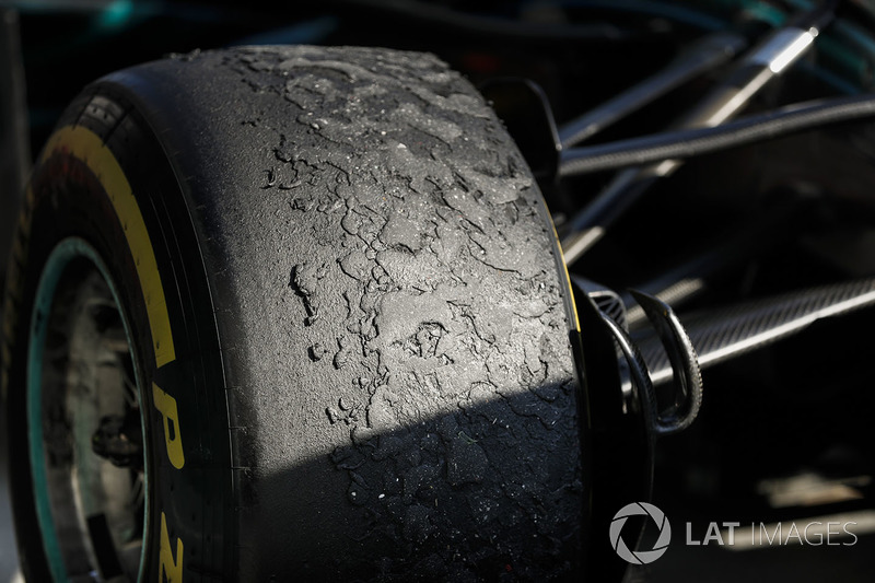 Le vainqueur Lewis Hamilton, Mercedes AMG F1 W09 dans le parc fermé