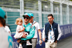 Luca Filippi, NIO Formula E Team, in griglia con la sua famiglia