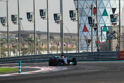 Льюіс Хемілтон, Mercedes-Benz F1 W08, іскрить