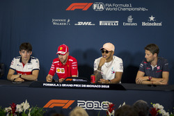 Charles Leclerc, Sauber, Sebastian Vettel, Ferrari, Lewis Hamilton, Mercedes-AMG F1 ve Romain Grosjean, Haas F1 basın toplantısındalar