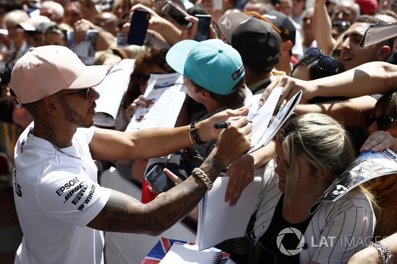 Rajongói nap a Forma-1-ben pénteken Monte Carlóban