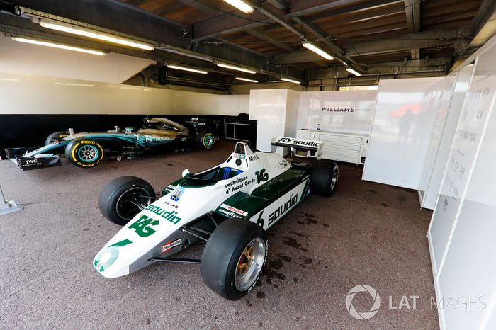 El  Williams FW08 Ford Cosworth 1982 de Keke Rosberg y el Mercedes W07 2016 de Nico Rosberg