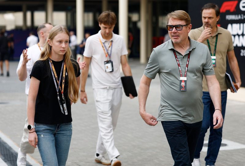 Mika Hakkinen, Ella Hakkinen