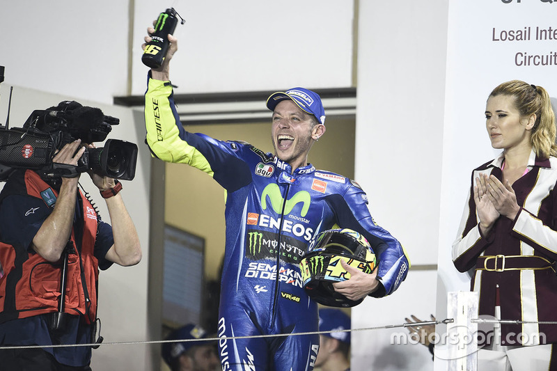 Valentino Rossi fait son arrivée sur le podium