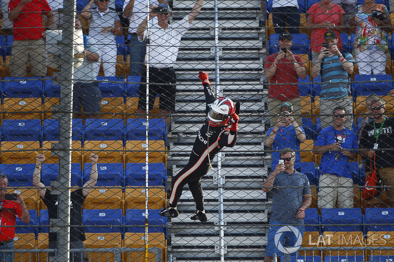 1. Helio Castroneves, Team Penske Chevrolet