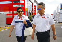 Руководитель Sauber Мониша Кальтенборн и генеральный директор Honda Motorsports Масаси Ямамото
