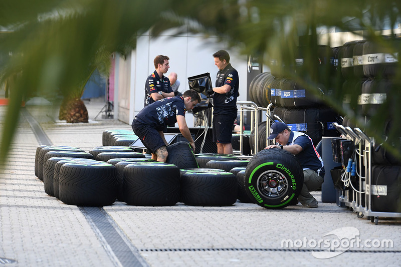 Red Bull Racing, шини Pirelli