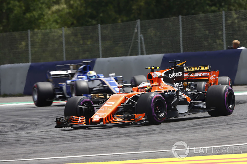 Stoffel Vandoorne, McLaren MCL32, Jolyon Palmer, Renault Sport F1 Team RS17, Marcus Ericsson, Sauber C36