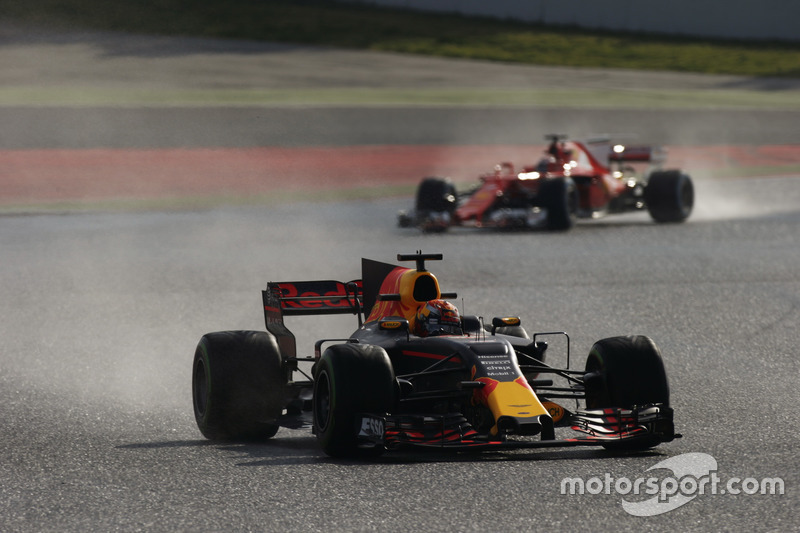 Макс Ферстаппен, Red Bull Racing RB13, випереджає Кімі Райкконена, Ferrari SF70H